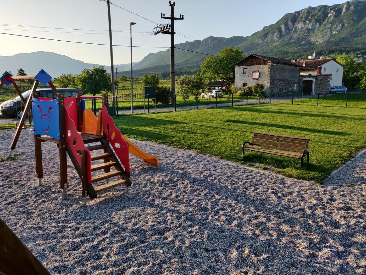 Small House In Vipava Valley 外观 照片